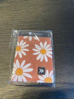 Thread & Supply Orange Daisy Card & Key Holder